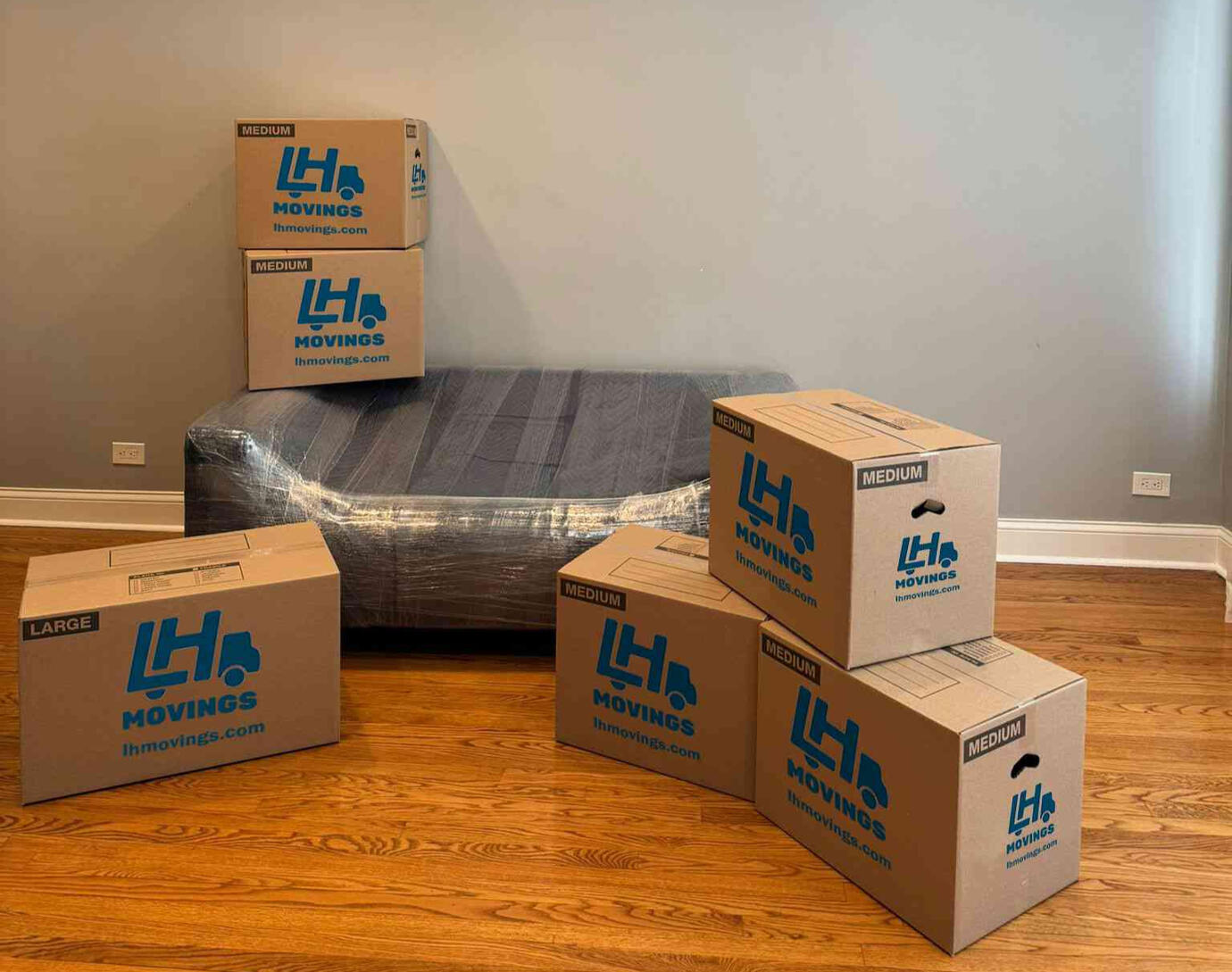 lh_movings_workers_carrying_out_a_move