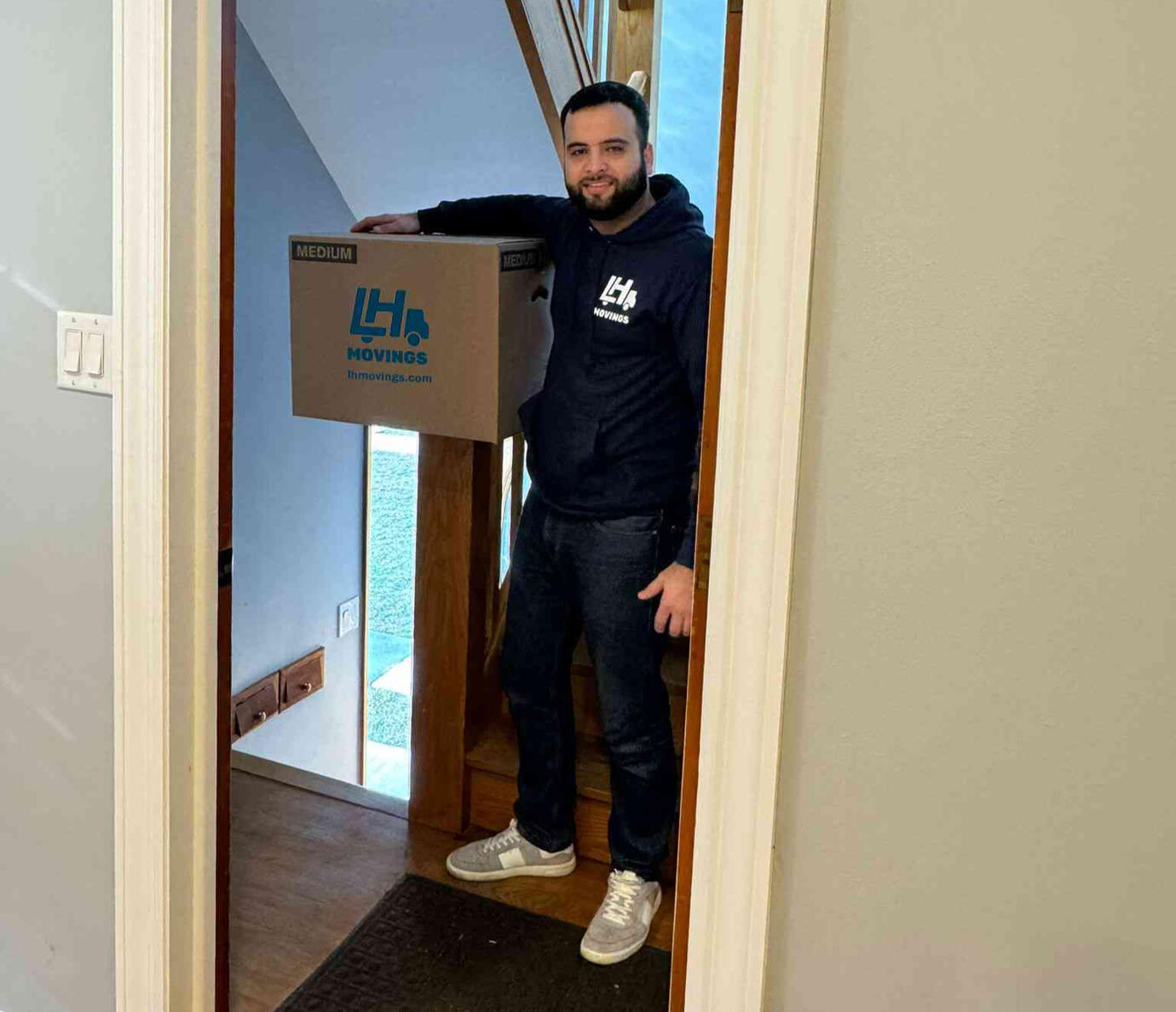 lh_movings_workers_carrying_out_a_move